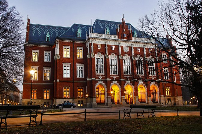 2-Hour City Walking Tour in Creepy Krakow - Price, group size, and practical value