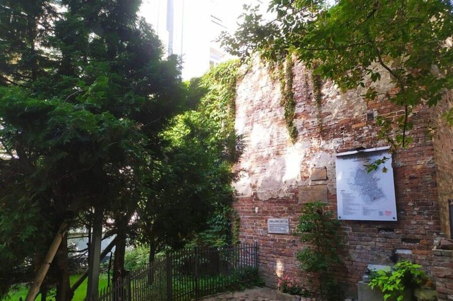 A unique walking tour of Jewish Warsaw -- past and present - Miła 18 and the decision to resist