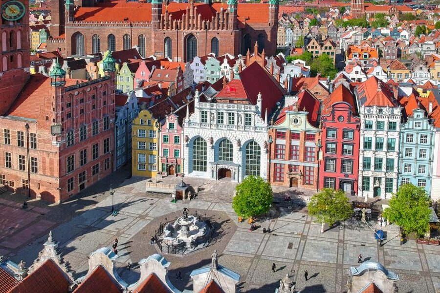 Artus Court and Gdansk Old Town Private Tour with Tickets - A private guide in the language you choose