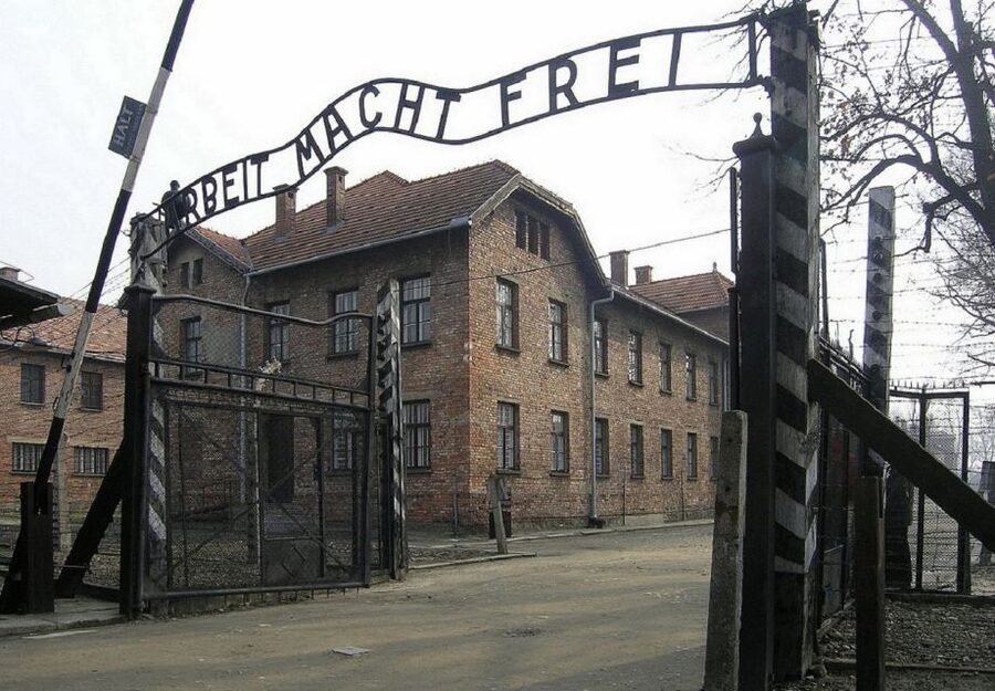 Auschwitz-Birkenau and Krakow Private Car Trip from Katowice - Key points at a glance