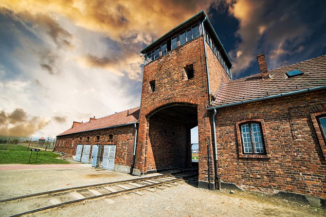 Auschwitz Birkenau and Wieliczka Salt Mine Guided Full Day Tour - The morning at Auschwitz I and Birkenau