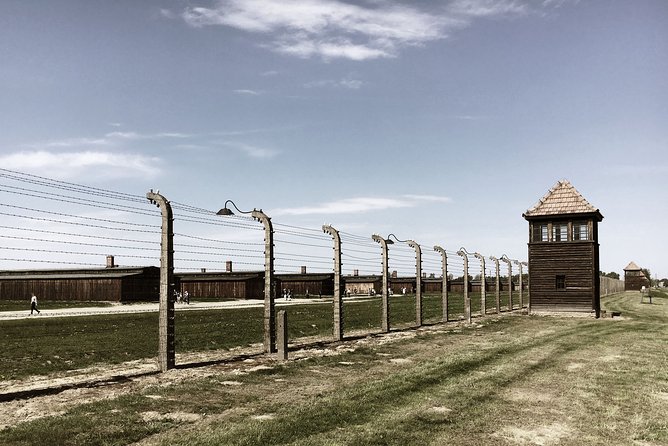 Auschwitz Birkenau: Complete Private Tour - Auschwitz: the first and more contained part of the visit