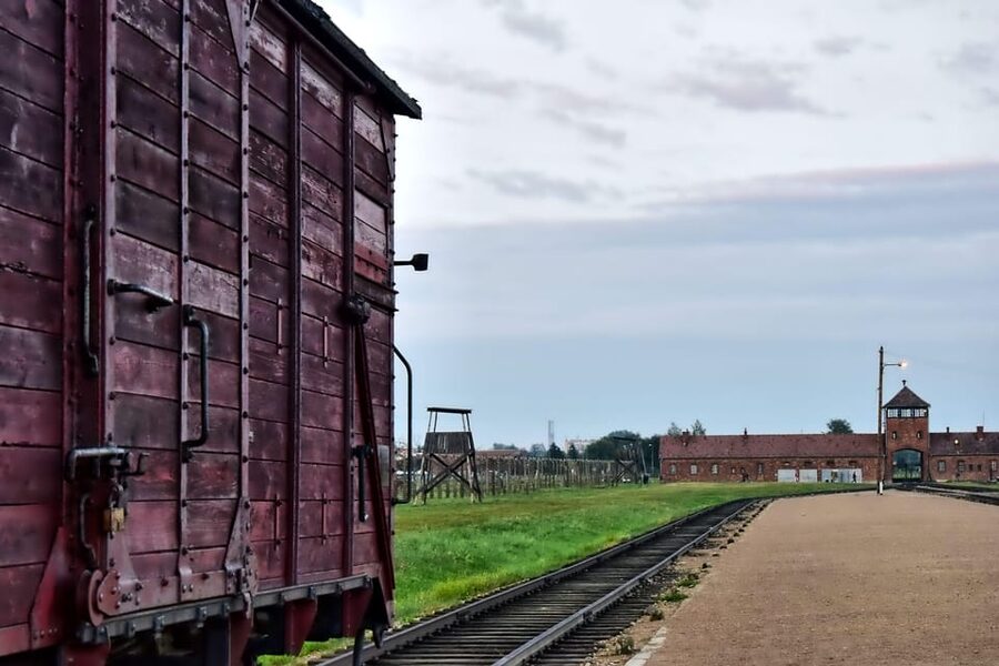 Auschwitz-Birkenau: Guided Tour and Skip-The-Line Ticket - Why a guide matters at Auschwitz-Birkenau