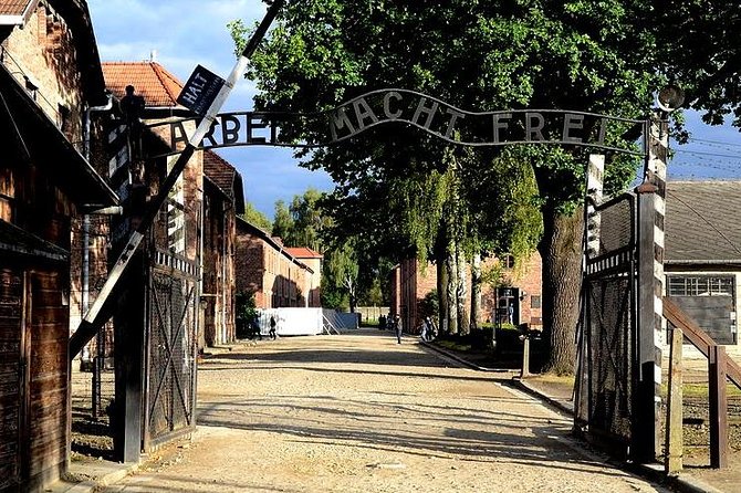 Auschwitz-Birkenau guided tour from Krakow with a private transport - The drive from Krakow to the memorial