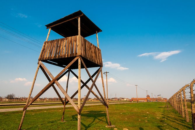 Auschwitz Birkenau Guided tour with transport - The seven-hour schedule and short break