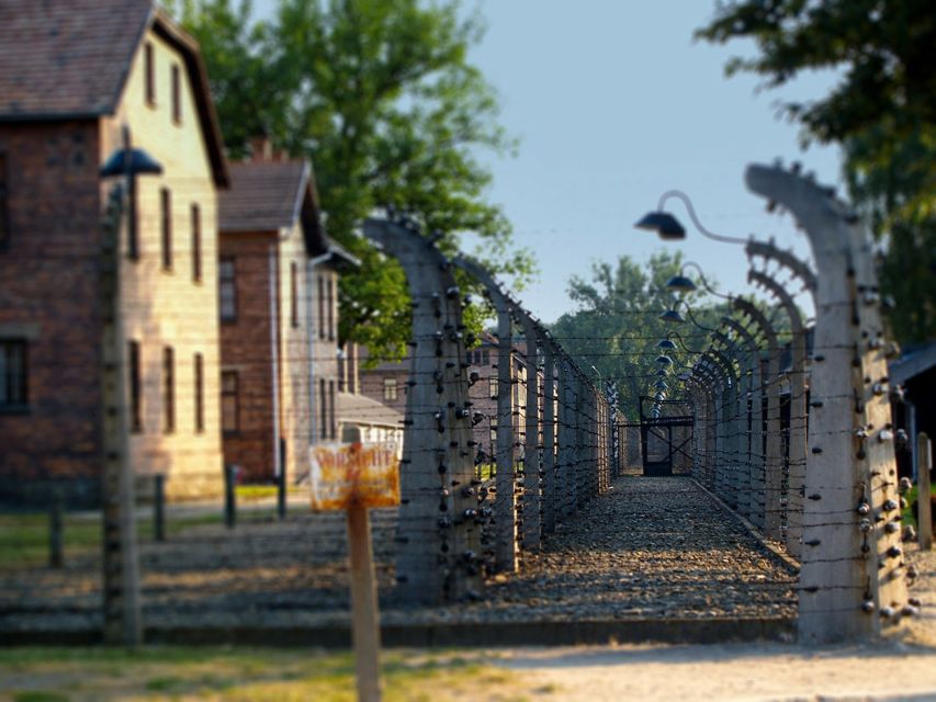 Auschwitz-Birkenau Tour from Katowice with Private Transfers - What the 3.5-hour official tour adds