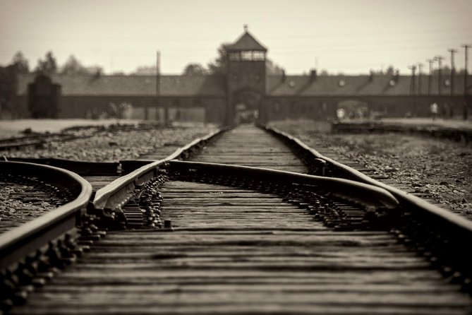 Auschwitz-Birkenau tour from Krakow with private driver - Arriving at Auschwitz-I and preparing for the visit