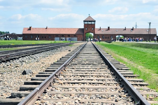 Auschwitz-Birkenau Tour Guide and Jewish museum and synagogue - The drive from Krakow to Oświęcim