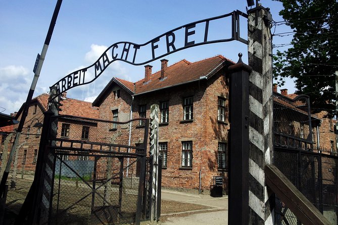 Auschwitz-Birkenau Tour with Transfer - Getting out of Krakow and onto the road