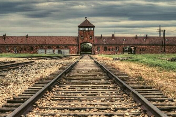 Auschwitz day tour from Warsaw by private car with lunch - Lunch breaks up the day
