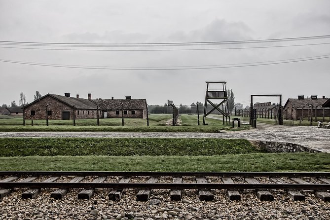 Auschwitz Private Tour - Why private transport makes this difficult day easier