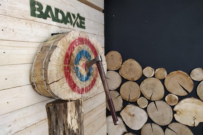 Axe Throwing In Bad Axe Krakow - Mini competitions bring the group together