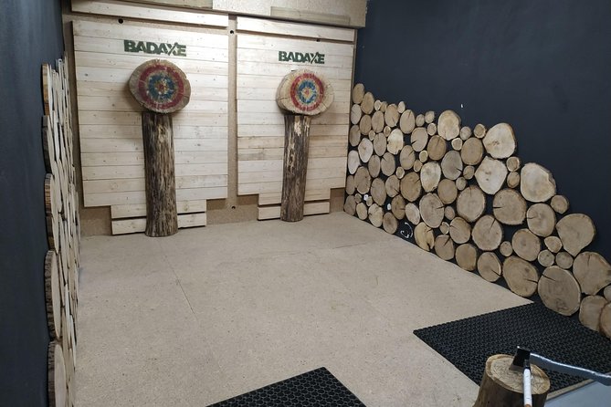 Axe Throwing In Bad Axe Krakow - Learning to hit the target