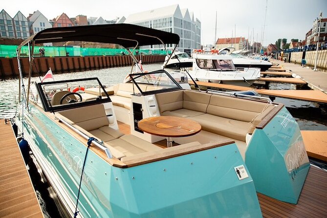 Boat Tour in Gdańsk – Explore the Historic Motława River - Getting there and planning the hour