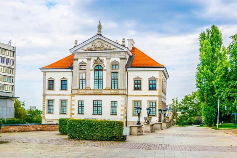 Chopin Tour in Warsaw with Skip-the-line Museum & Concert - Following Chopin through Warsaw’s Old Town