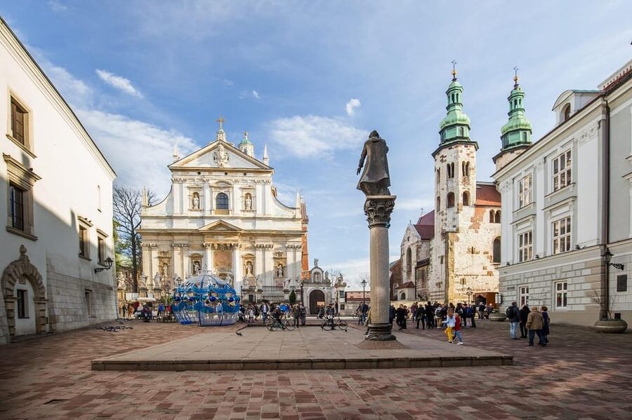 Cracow's Old Town sightseeing & St. Mary's Basilica Visit - Key points at a glance