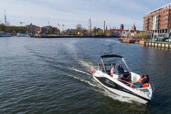 Cruises on the Motlawa River - Długie Pobrzeże and the old water gates