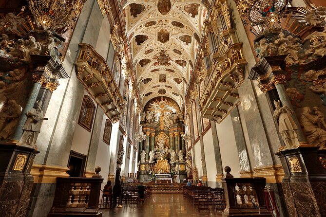Częstochowa Black Madonna - Seeing the Black Madonna in the chapel