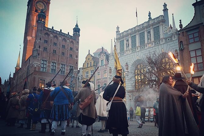 Discover Gdansk Walking Tour - Starting beside the Green Gate and Motława River
