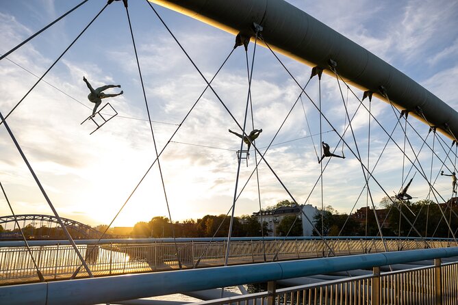 Discover Kraków by Bike with a Dutch guide - Wawel Hill and the fire-breathing dragon