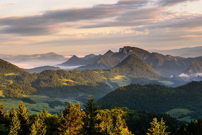 Dunajec River rafting, regular small group tour from Krakow - The 15-kilometer ride through the Pieniny Mountains