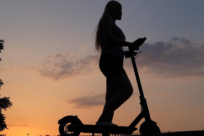 E-Scooter Krakow sightseeing tour - Seeing Wawel Royal Castle from the route