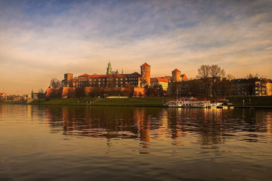 Family Tour of Krakow Old Town with Sweets Factory & Cruise - Should you book this Krakow family tour?