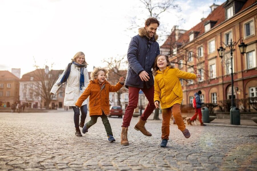 Family Tour of Warsaw Old Town with Fun Activities for Kids - What the guide adds to the walk