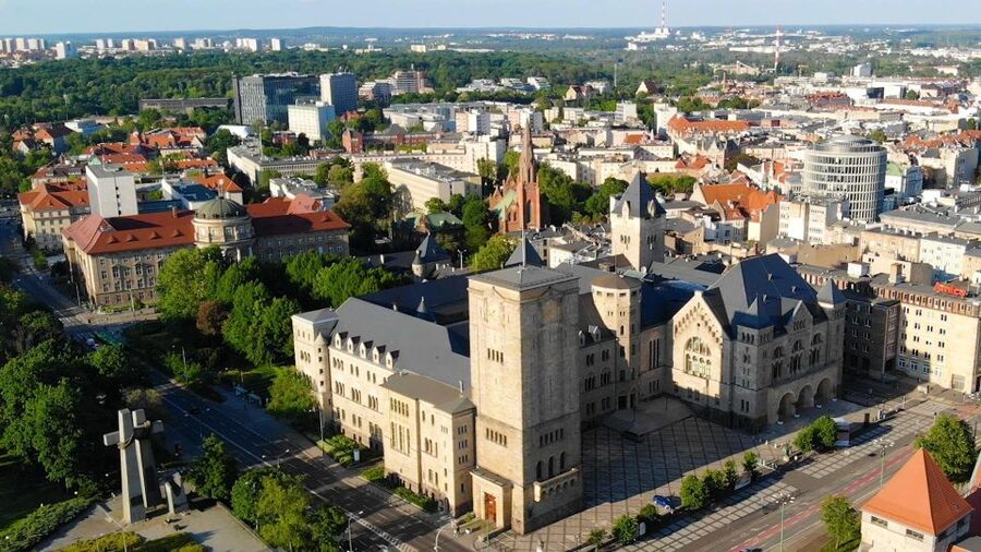 From Golden Age to Fall and Rebirth of Poland - Who will get the most from this experience