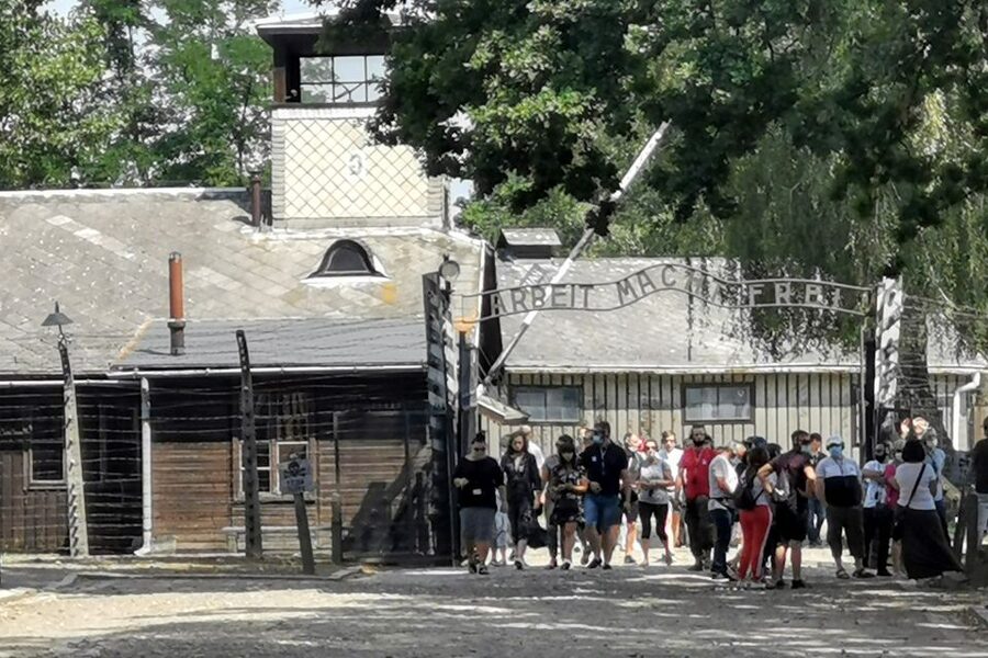 From Krakow: Auschwitz-Birkenau Camp Complex Guided Day Trip - Timing, clothing, and practical preparation