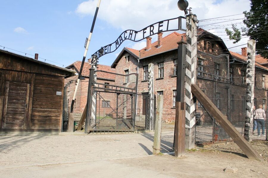 From Kraków: Auschwitz-Birkenau Memorial Guided Tour - Starting at the small round office in Krakow
