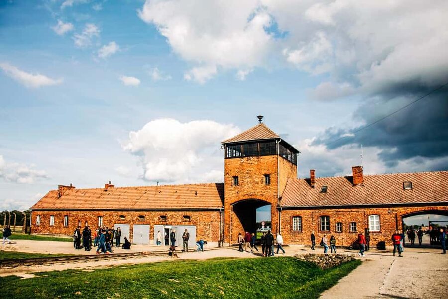 From Krakow: Auschwitz-Birkenau & Schindler's Factory Tour - The short break in Podgórze