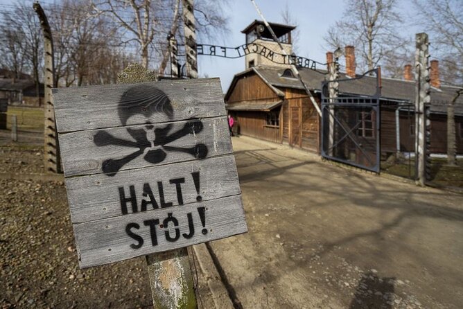 From Kraków: Auschwitz-Birkenau Tour with Lunch Box and Pick Up - From Kraków to the memorial