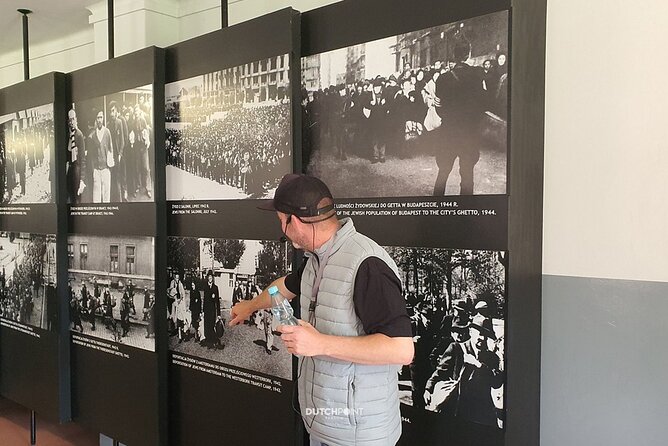 from Kraków: Auschwitz excursion with guaranteed Dutch guide - The Judenrampe: following the arrival route