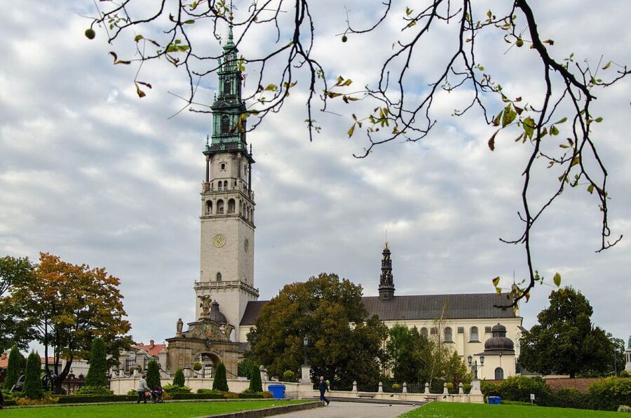 From Krakow: Częstochowa, Black Madonna and Lagiewniki Tour - Why these two sanctuaries belong on the same day