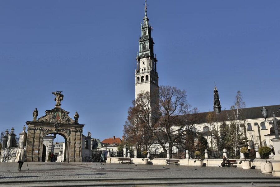 From Krakow: Częstochowa "Black Madonna" Day Tour - The journey from Krakow to Częstochowa