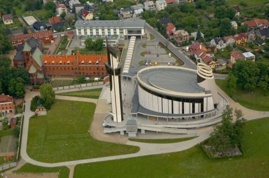 From Kraków: Częstochowa & Łagiewniki Pilgrim Sites Tour - Who should book this pilgrimage tour?
