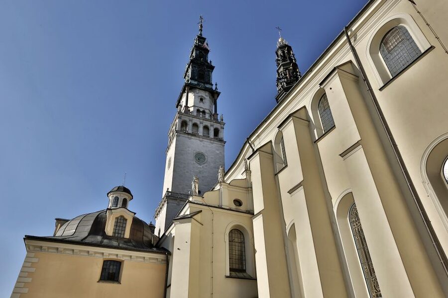From Krakow: Czestochowa - The Black Madonna - Arriving at Jasna Gora monastery