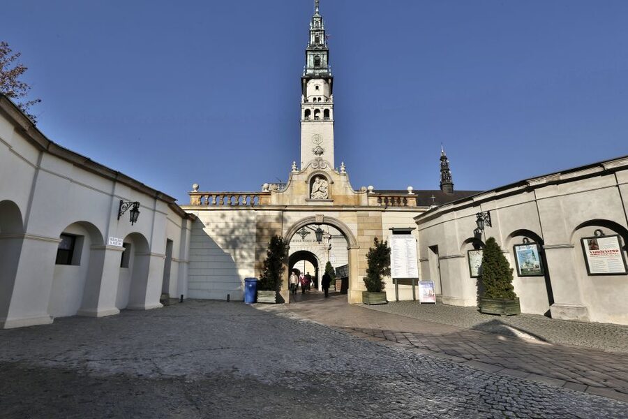 From Krakow: Czestochowa - The Black Madonna - The road from Krakow to the Trail of the Eagles’ Nests