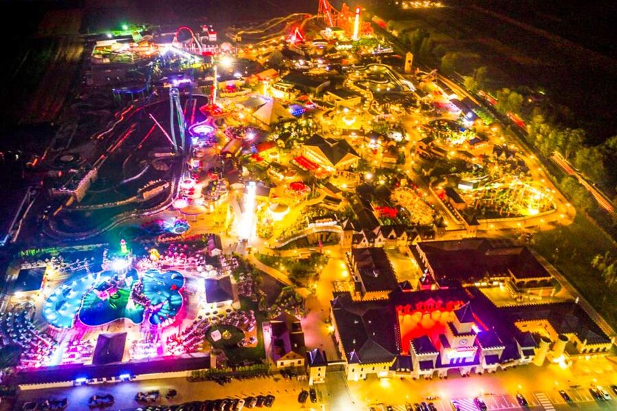 From Kraków: Energylandia Amusement Park Transfer and Entry - The Winter Season Special