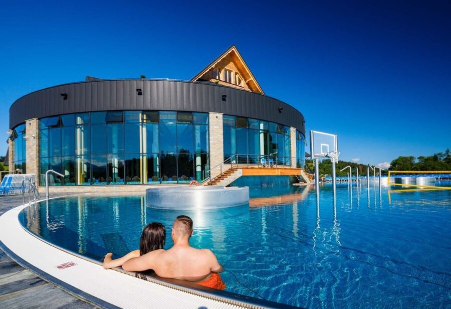 From Krakow: Full-Day Chocholowska Thermal Bath Tour - The long ride from Krakow to the pools