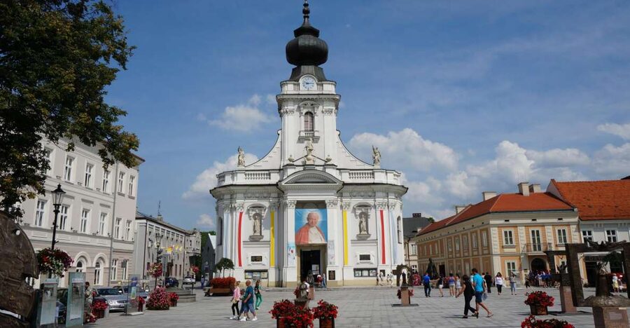 From Krakow: Full-Day Wadowice & Czestochowa Tour - Why this Wadowice and Czestochowa pairing works