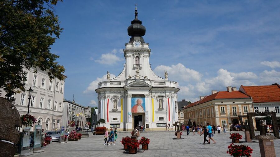 From Krakow: Full-Day Wadowice & Czestochowa Tour - Lunch before returning to Krakow