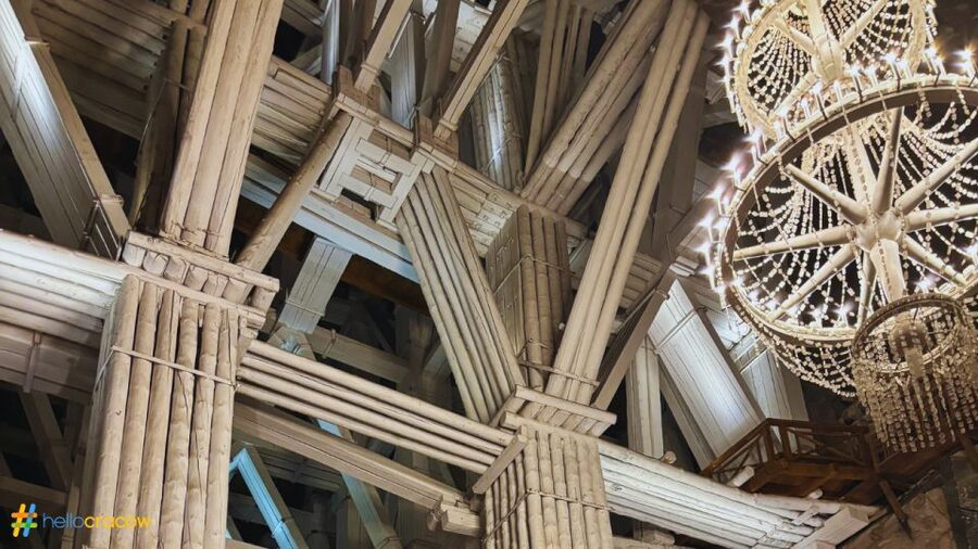 From Krakow: Guided Tour in Wieliczka Salt Mine - Underground lakes and large chambers