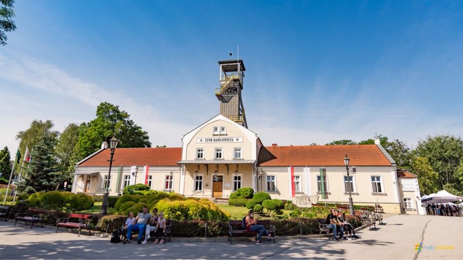 From Krakow: Guided Tour in Wieliczka Salt Mine - Leaving Krakow by air-conditioned minibus