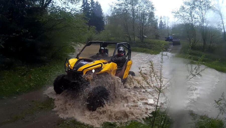 From Krakow: Off-road adventure and relax at thermal baths - A mountain day that gets dirty