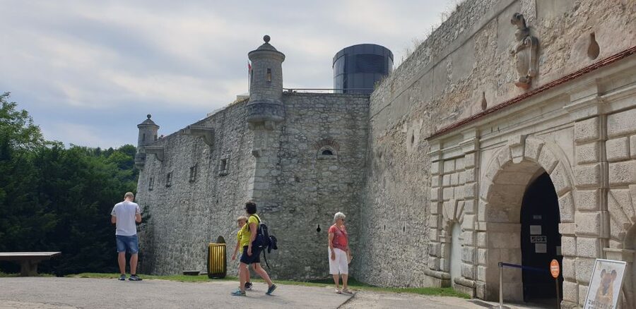 From Krakow: Ojców National Park & Ogrodzieniec Castle Tour - Hercules’ Club and the strange side of the Jura