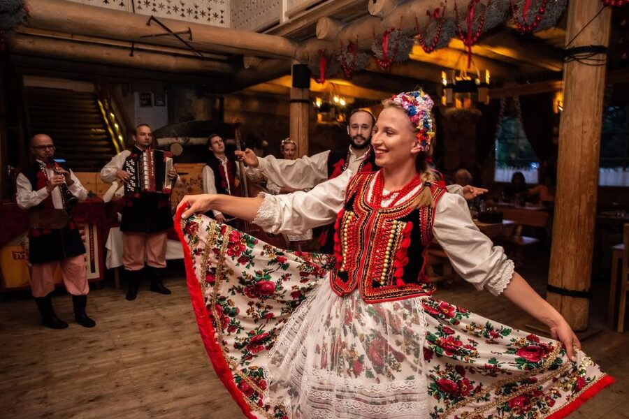 From Krakow: Polish Folk Show with All-You-Can-Eat Dinner - The three-course dinner and buffet