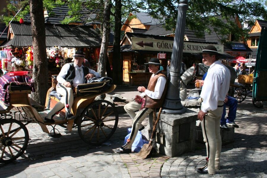 From Krakow: Slovakia Treetop Walk, Zakopane & Thermal Spa - Chochołów Thermal Spa: a lively finish in the pools