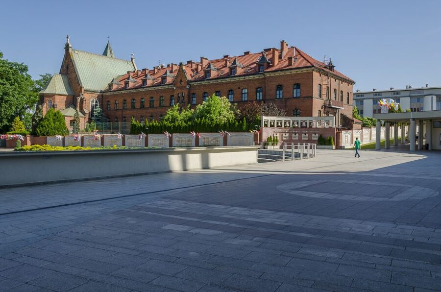 From Krakow: Wadowice & Sanctuary of Divine Mercy Tour - The kremowka break in Wadowice